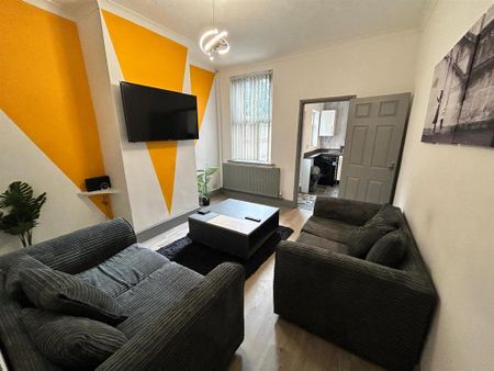 3 bedroom terraced house to rent - Photo 2