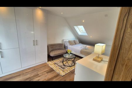 Studio Flat, Sparkbridge Road, HA1 - Photo 3
