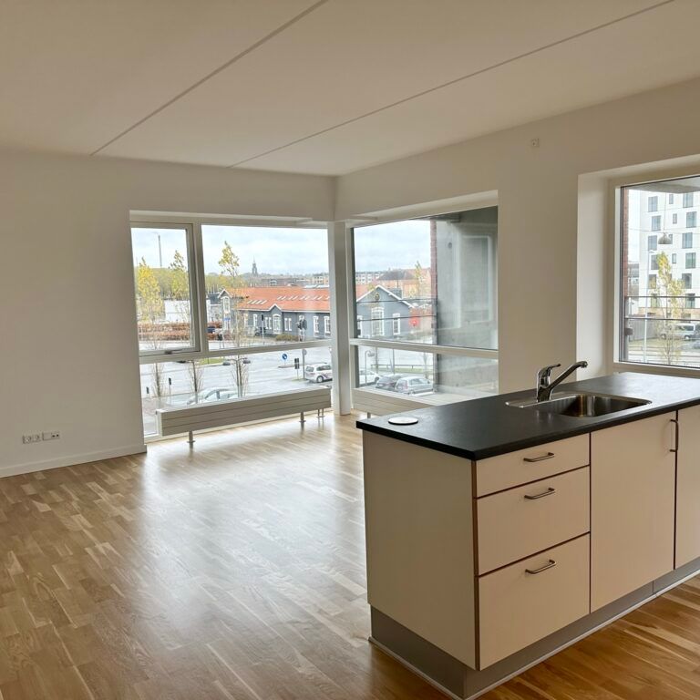 Dejlig lys 3 vær. lejlighed i nyere ejendom - Foto 1