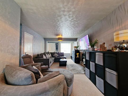 4 bedroom detached house to rent - Photo 1