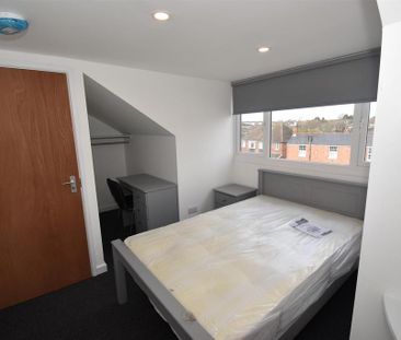 4 bedroom flat to rent - Photo 3