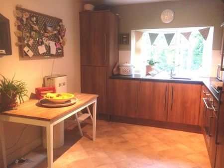 1 bedroom semi-detached bungalow to rent - Photo 4