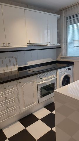 Middle Floor Apartment in Estepona - Photo 4