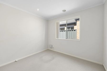 Well-Maintained 3 Bedroom Property - Photo 2