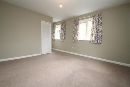 4 bedroom detached house to rent - Photo 3