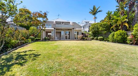 Sophisticated Family Living in the Heart of Remuera - Photo 2