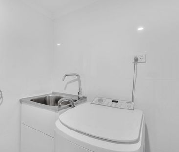 Renovated Ground Floor 2-Bedroom Unit in Convenient Findon Location - Photo 5