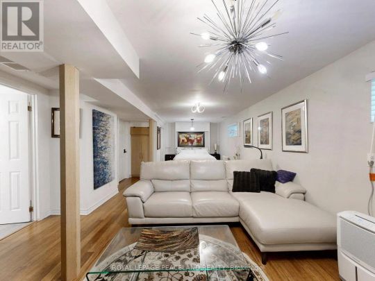 139 SCARBORO CRESCENT - Photo 1