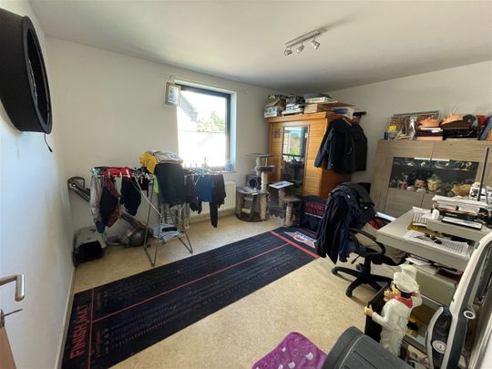 Gunstig gelegen 2 slaapkamer duplex appartement met garage. - Photo 1