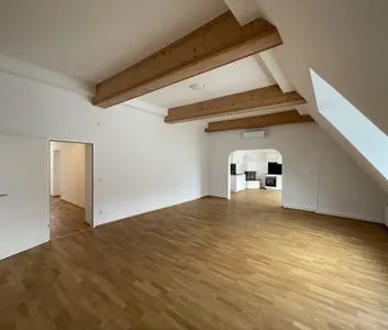 LOFTARTIGE DACHGESCHOSS-WOHNUNG -- 5 ZIMMER -- BALKON/RUHELAGE/KLIMA/U-BAHN! - Photo 3