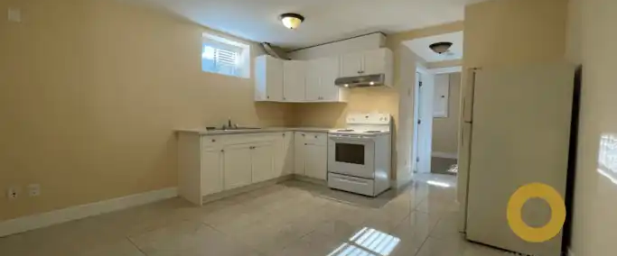 UTILITIES INCLUDED (UNFURNISHED) 1 BED 1 BATH IN BURNABY | 6517 Clinton Street, Burnaby - Photo 1