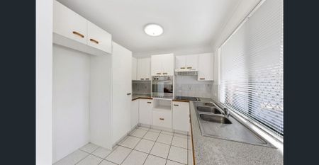 Neat & Tidy Unit in Unbeatable Beachside Location - Photo 5