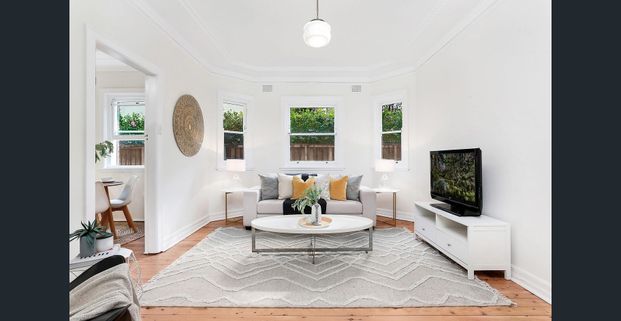 Art Deco Charm, North Facing, Garden Apartment - Photo 1