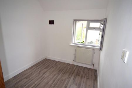 3 bedroom House To Let - Photo 2