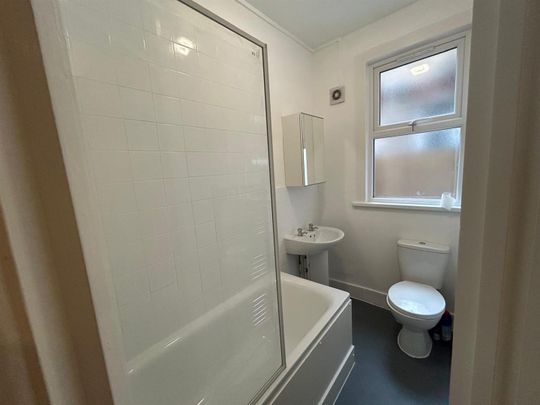 2 bedroom flat to let - Photo 1