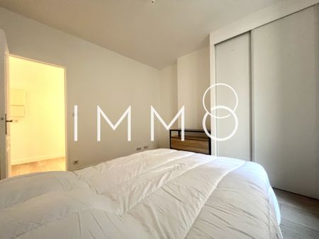 Location Appartement 2 pièces 45m² MARSEILLE 1er - Photo 4