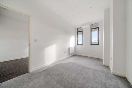 Bracknell, Berkshire, RG12 - Photo 2