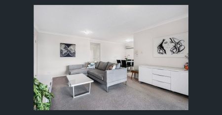 Stylish Greenslopes Living with Space to Spare! - Photo 2