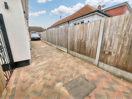 Fairfield Crescent, Leigh-on-sea, SS9 - Photo 3