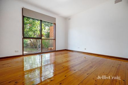 7 Yimbala Cres, Greensborough - Photo 2