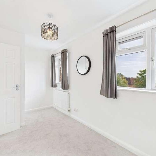 Fleet Road, Fleet, Hampshire, GU51 - Photo 1