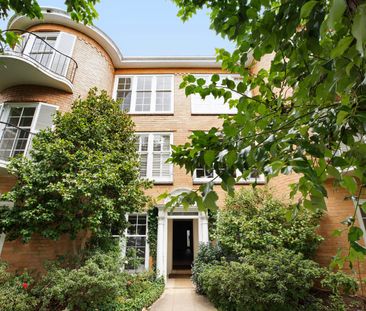 1 Bedroom Art Deco Apartment In The Village - Photo 2