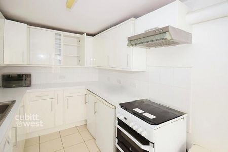 1 bedroom in a flat share to rent - Photo 3