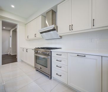 For Lease - 18 Kenneth Ross Crescent, East Gwillimbury, Ontario - Photo 6
