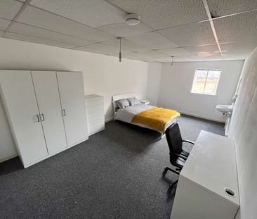 Great Location HMO Floor 1 Room 2 - Photo 1