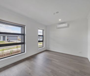 Modern Family Home - Photo 3