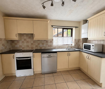 4 bedroom detached house to rent - Photo 5