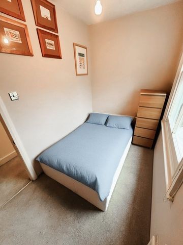 Room in a Shared House, Aslett Street, SW18 - Photo 3