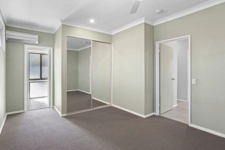 Spacious Family Living with Pool, Shed & Side Access Contact Julie Sykes 0438 050 110 - Photo 4
