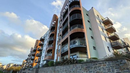 WOW! A truly stunning high specification apartment that occupies arguably the best position on the Marina with a large 'L' shaped sun terrace and the most amazing views. Call NOW to book your viewing! - Photo 3