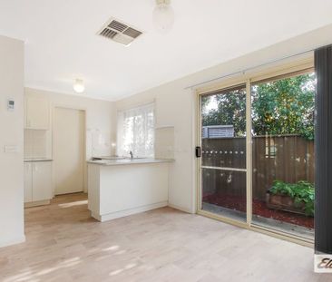 Charming Unit - Two Garages! - Photo 4