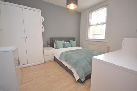 1 bedroom Flat To Let - Photo 5