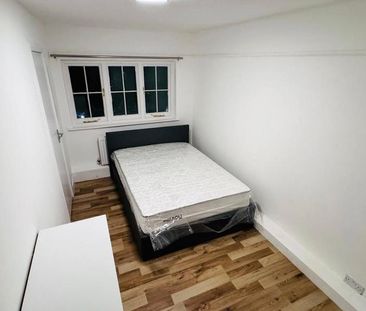 8 bedroom semi-detached house to rent - Photo 6