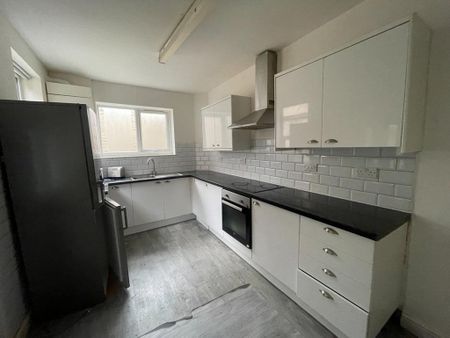 3 bedroom terraced house to rent - Photo 5