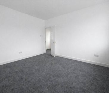 3 bedroom end of terrace house to rent - Photo 4