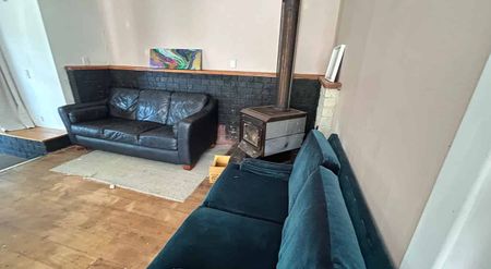 Large family home with huge garden space - Photo 4