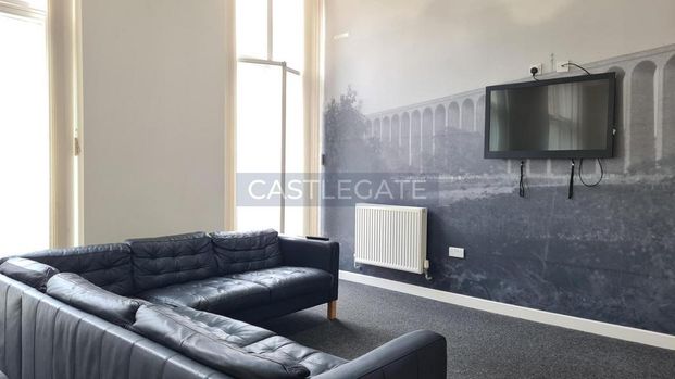 7 bedroom flat share to rent - Photo 1