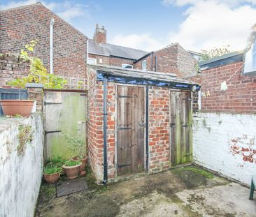 Terraced House to rent on - Photo 3