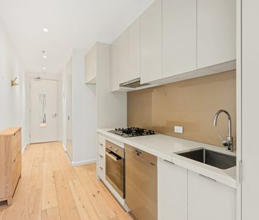 High on Malvern Hill – Stylish One-Bedroom Living - Photo 3