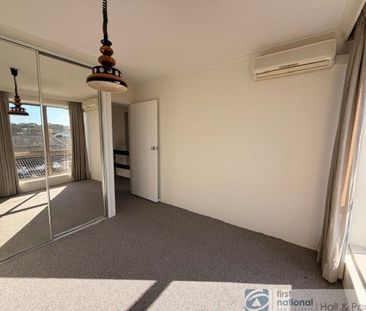 Low-maintenance living - Photo 3