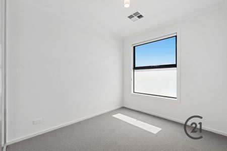Brand New Townhouse - Spacious and Joyful Neutral Colours throughout - Photo 2