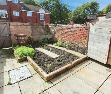 Terraced House to rent on - Photo 6