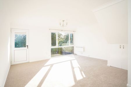 3 bedroom Terraced House to rent - Photo 5