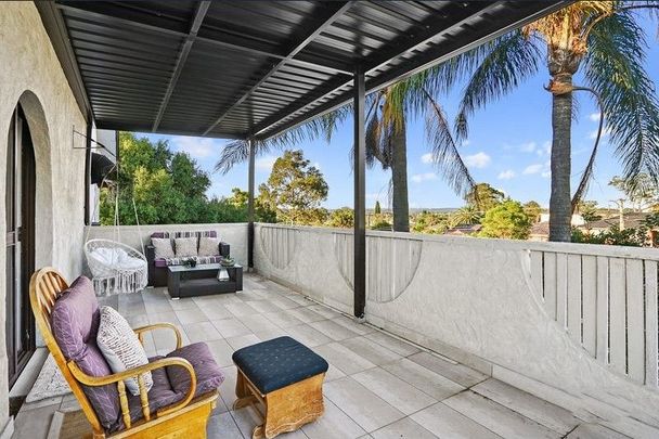 Grand Family Living in a Tranquil Cul-de-Sac - Photo 1