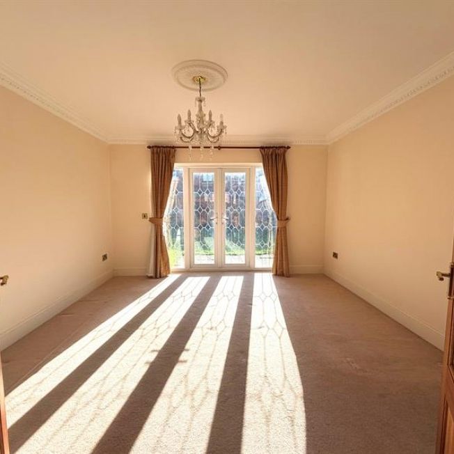 5 Bedroom Detached To Let - Photo 1