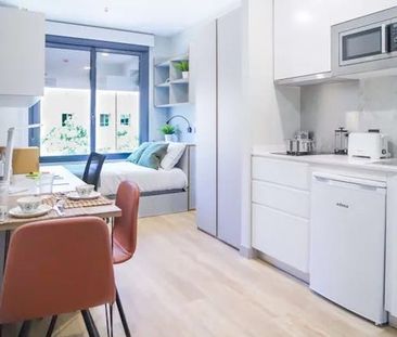 Calle Camilo José Cela, Sevilla, Andalusia 41018 - Photo 2